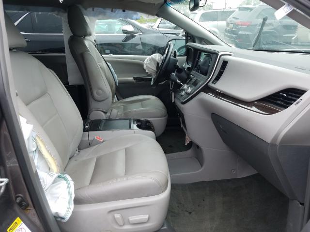 Photo 4 VIN: 5TDYZ3DC1HS793817 - TOYOTA SIENNA XLE 