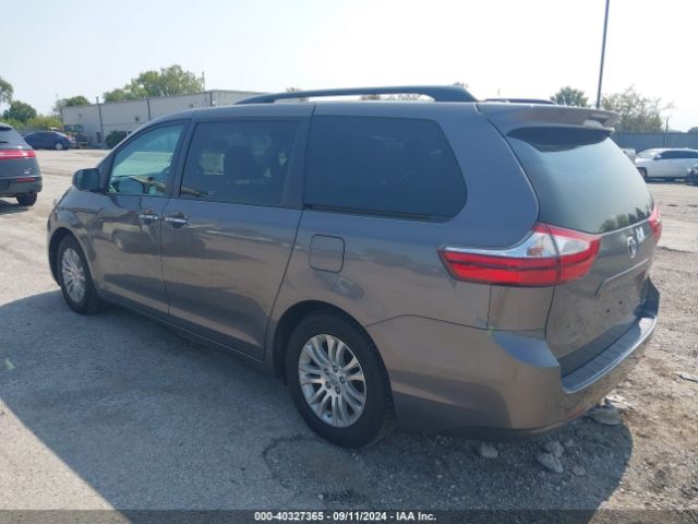 Photo 2 VIN: 5TDYZ3DC1HS794580 - TOYOTA SIENNA 