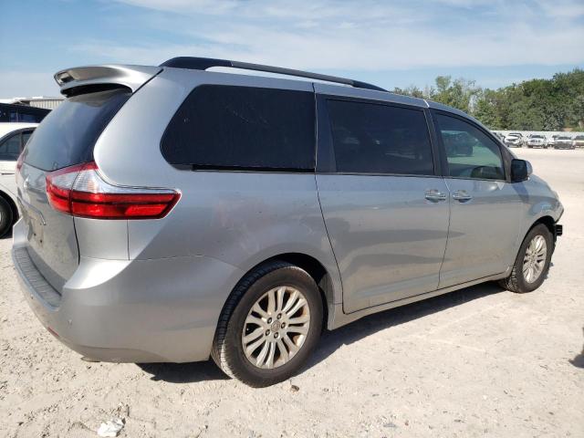 Photo 2 VIN: 5TDYZ3DC1HS802273 - TOYOTA SIENNA XLE 