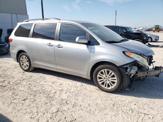 Photo 3 VIN: 5TDYZ3DC1HS802273 - TOYOTA SIENNA XLE 