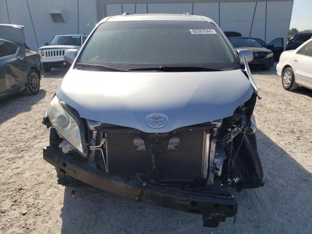 Photo 4 VIN: 5TDYZ3DC1HS802273 - TOYOTA SIENNA XLE 