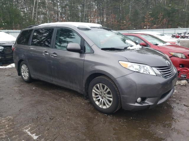 Photo 3 VIN: 5TDYZ3DC1HS805402 - TOYOTA SIENNA XLE 