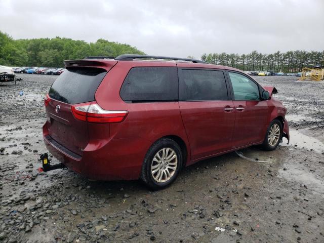 Photo 2 VIN: 5TDYZ3DC1HS811121 - TOYOTA SIENNA XLE 