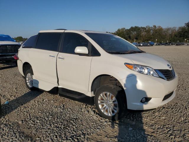 Photo 3 VIN: 5TDYZ3DC1HS823298 - TOYOTA SIENNA XLE 