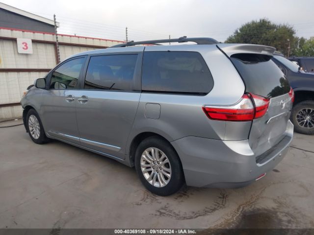 Photo 2 VIN: 5TDYZ3DC1HS835385 - TOYOTA SIENNA 