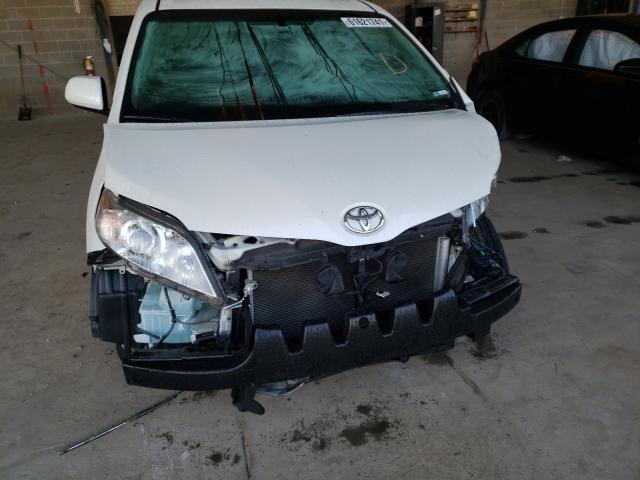 Photo 8 VIN: 5TDYZ3DC1HS855135 - TOYOTA SIENNA XLE 