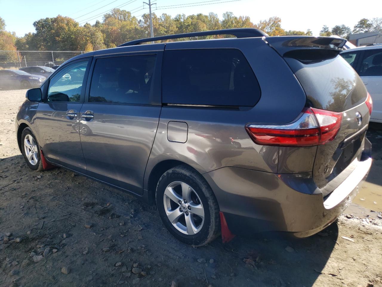 Photo 1 VIN: 5TDYZ3DC1HS864045 - TOYOTA SIENNA 