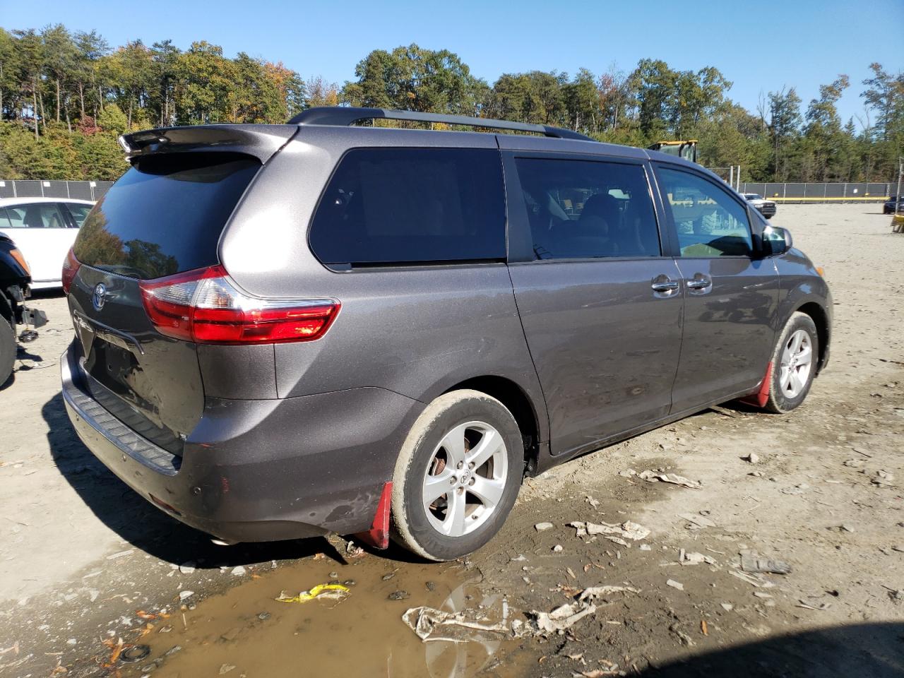 Photo 2 VIN: 5TDYZ3DC1HS864045 - TOYOTA SIENNA 