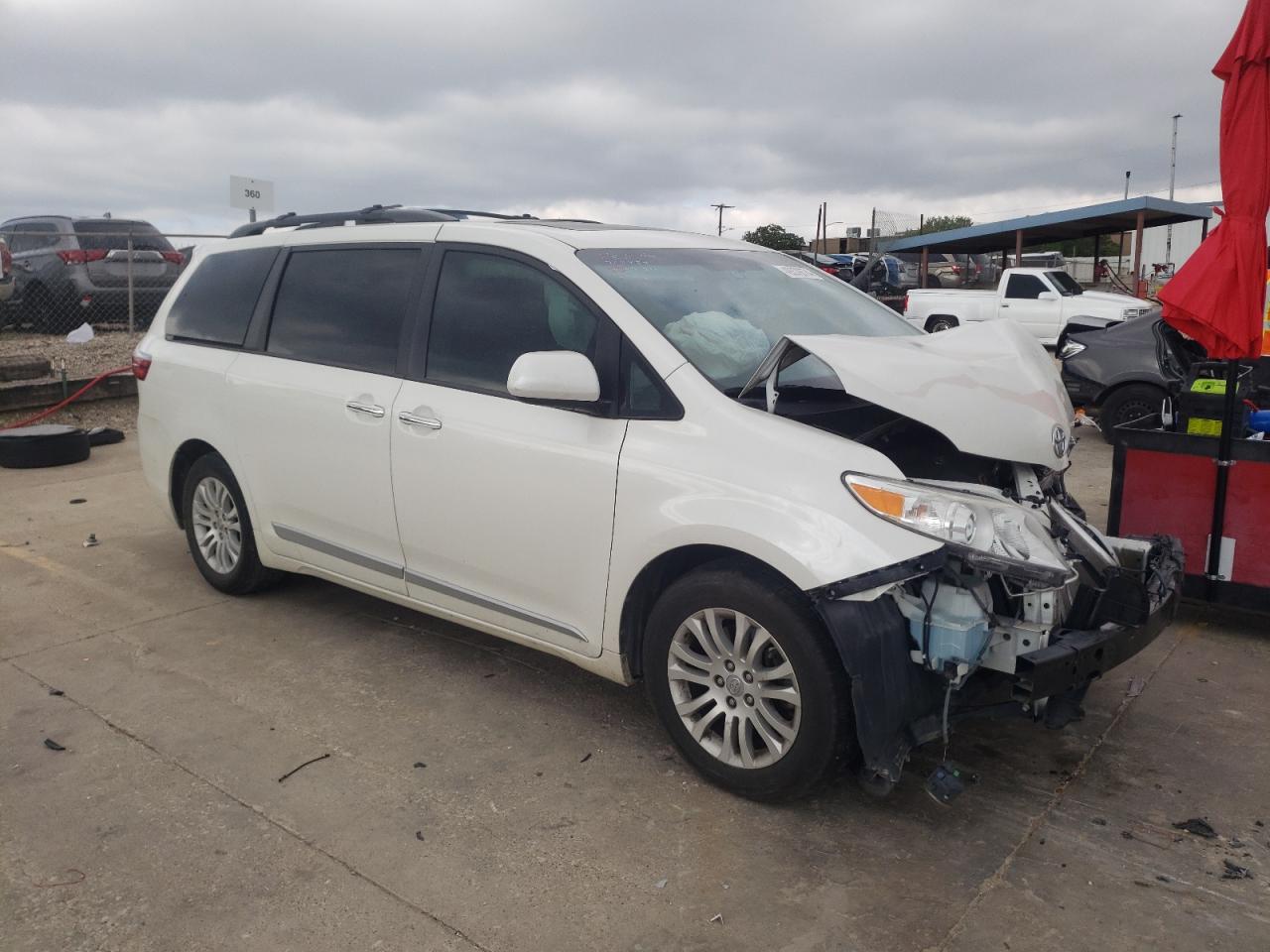 Photo 3 VIN: 5TDYZ3DC1HS866572 - TOYOTA SIENNA 