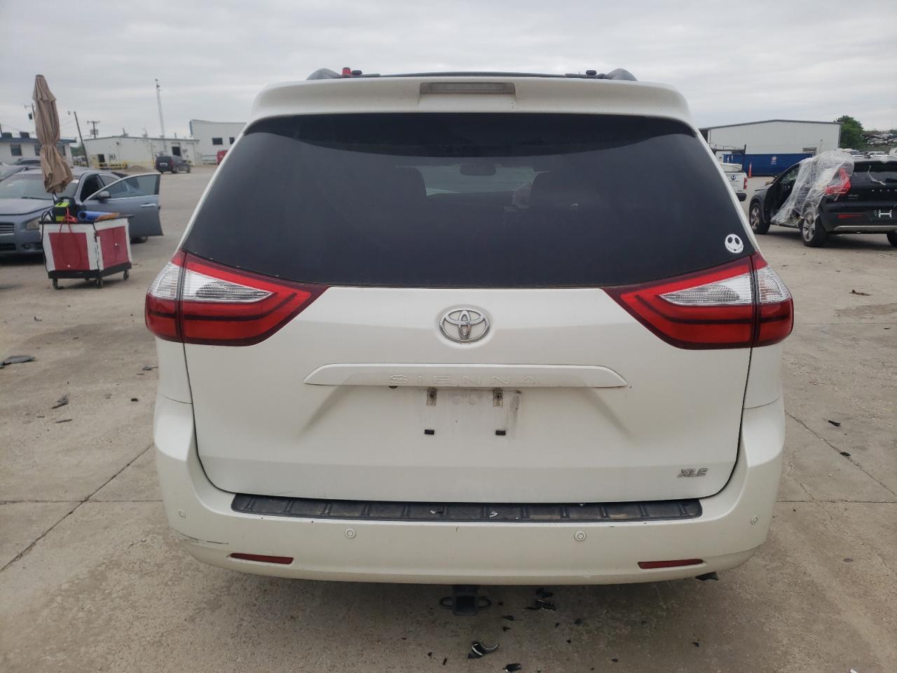 Photo 5 VIN: 5TDYZ3DC1HS866572 - TOYOTA SIENNA 