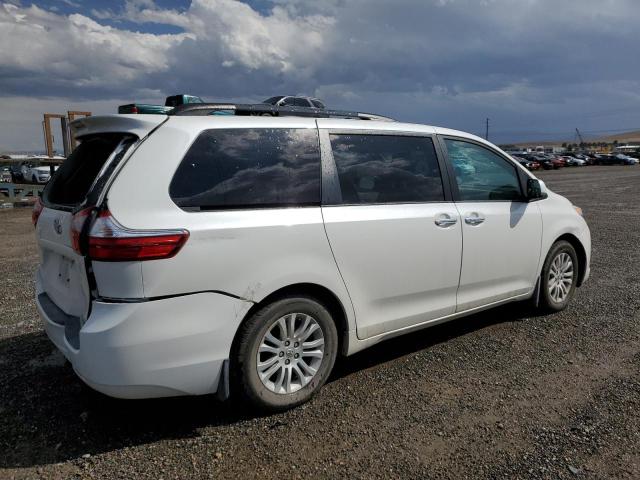 Photo 2 VIN: 5TDYZ3DC1HS866717 - TOYOTA SIENNA XLE 