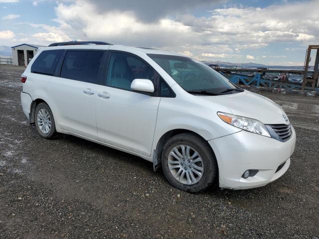 Photo 3 VIN: 5TDYZ3DC1HS866717 - TOYOTA SIENNA XLE 