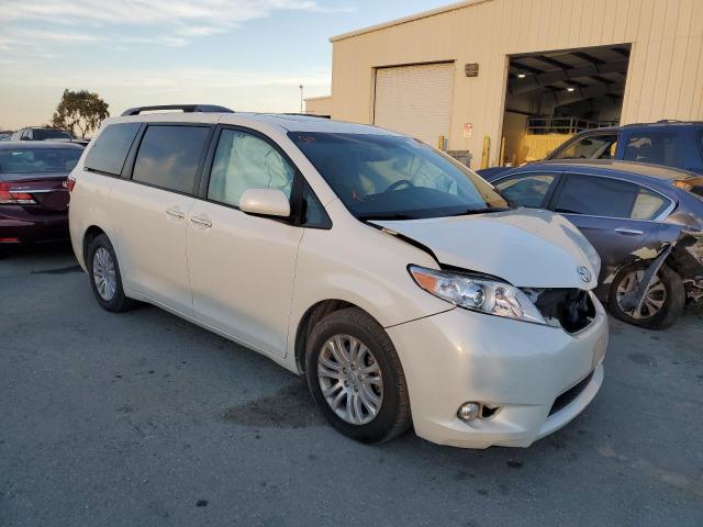 Photo 0 VIN: 5TDYZ3DC1HS868662 - TOYOTA SIENNA XLE 