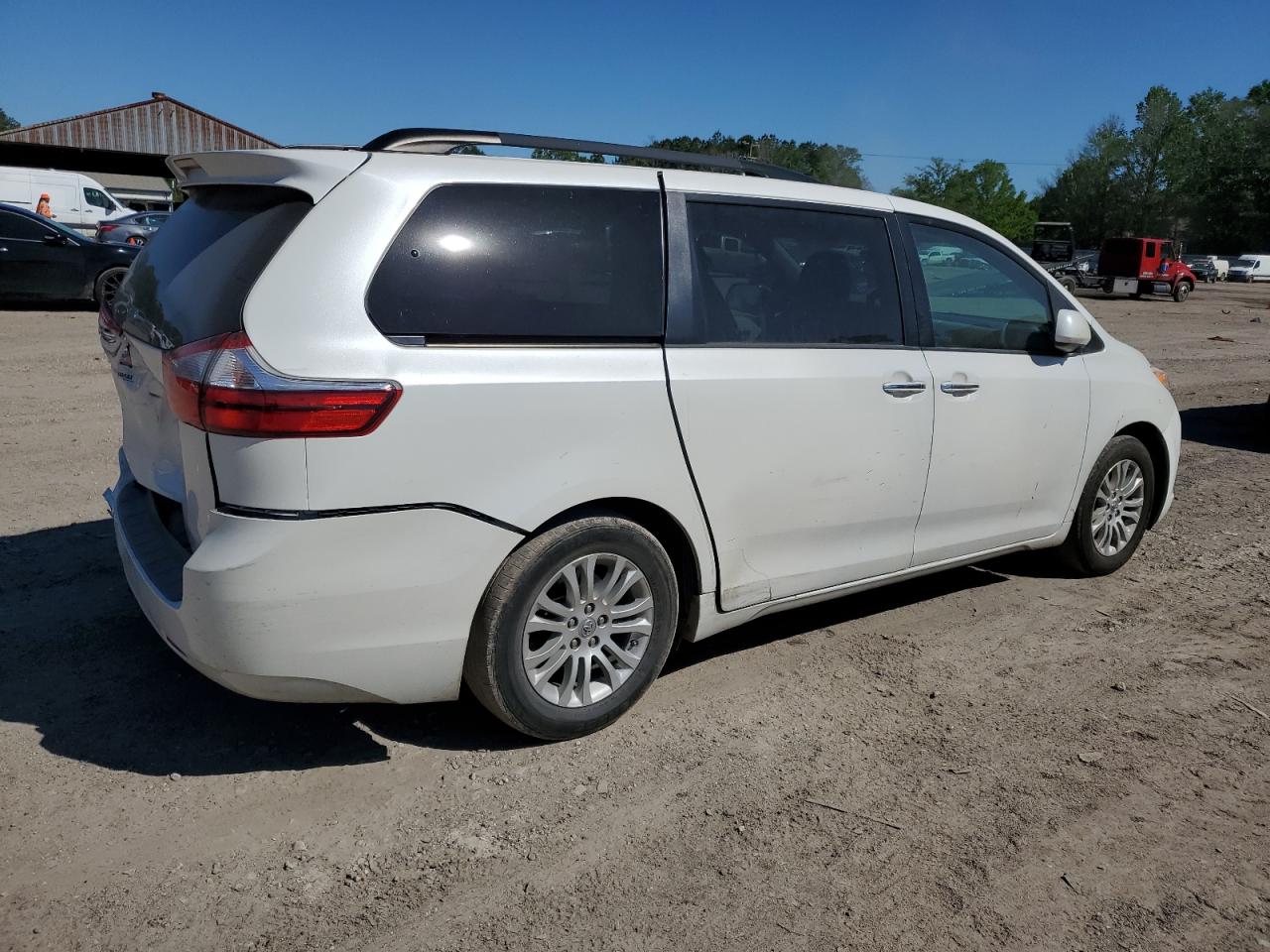 Photo 2 VIN: 5TDYZ3DC1HS876910 - TOYOTA SIENNA 