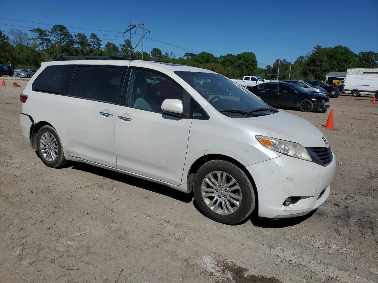 Photo 3 VIN: 5TDYZ3DC1HS876910 - TOYOTA SIENNA 