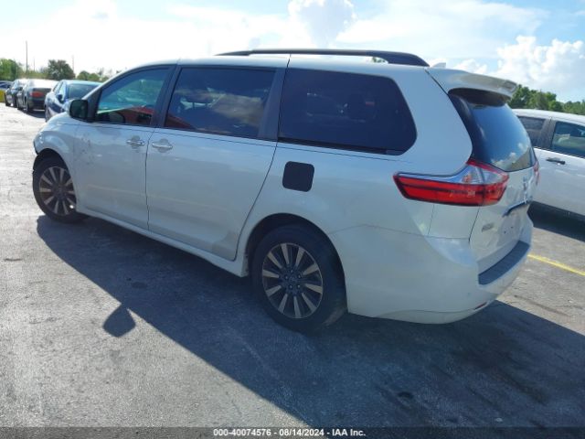 Photo 2 VIN: 5TDYZ3DC1JS903058 - TOYOTA SIENNA 