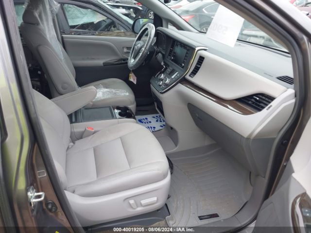 Photo 4 VIN: 5TDYZ3DC1JS905389 - TOYOTA SIENNA 