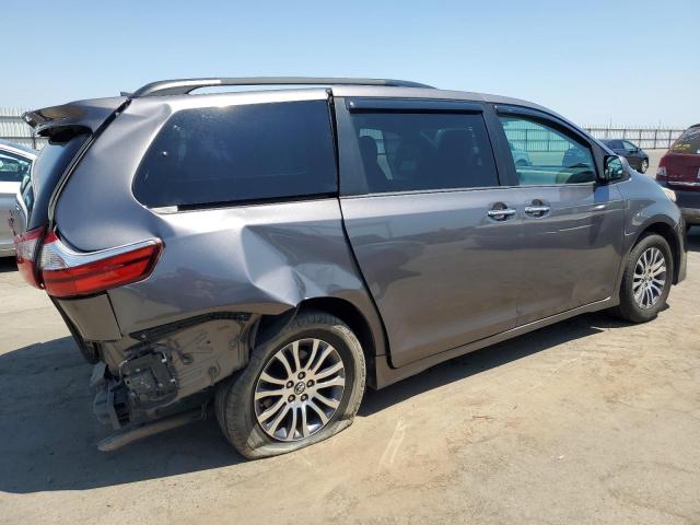 Photo 2 VIN: 5TDYZ3DC1JS918143 - TOYOTA SIENNA XLE 