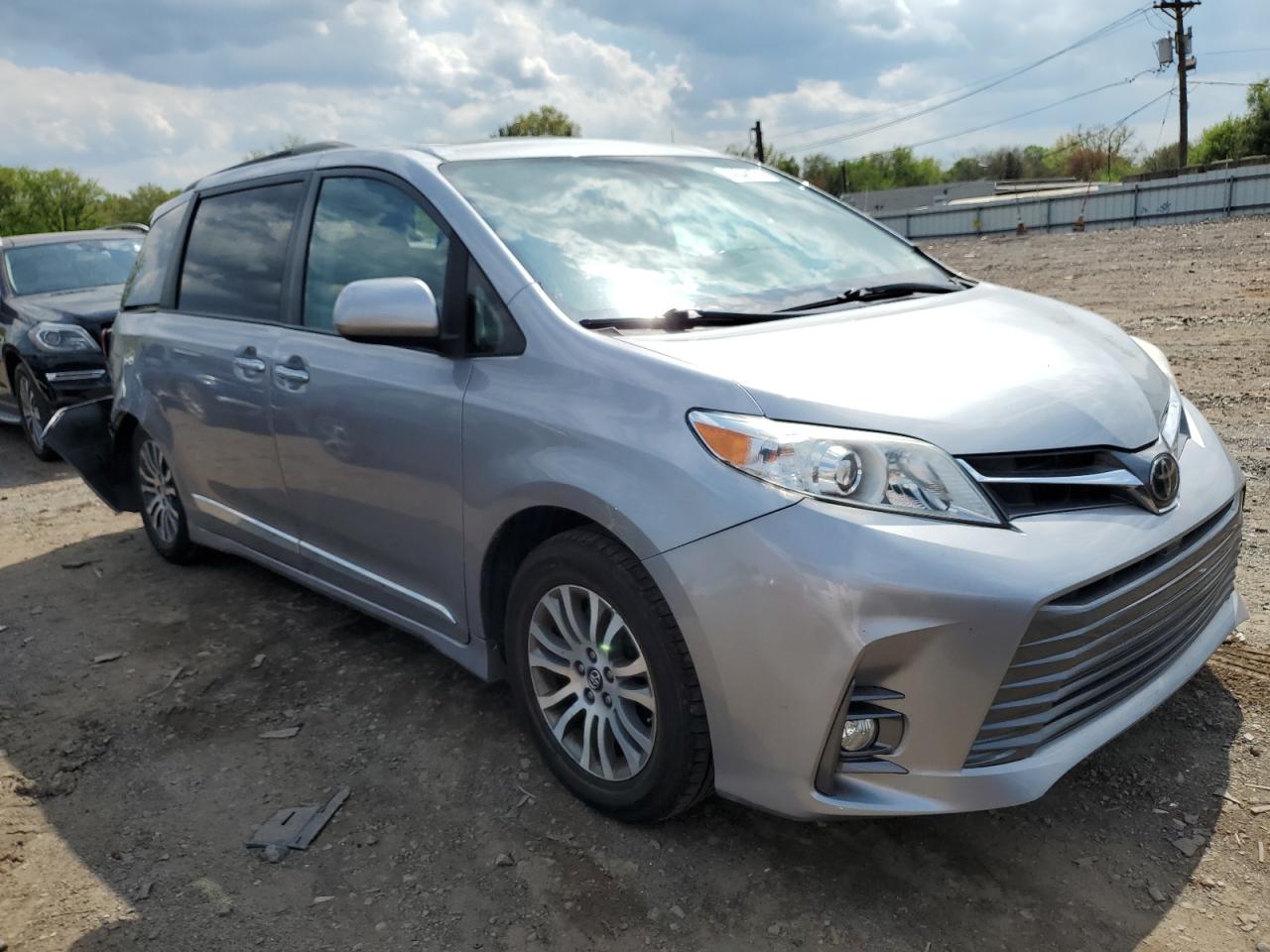 Photo 3 VIN: 5TDYZ3DC1JS930244 - TOYOTA SIENNA 