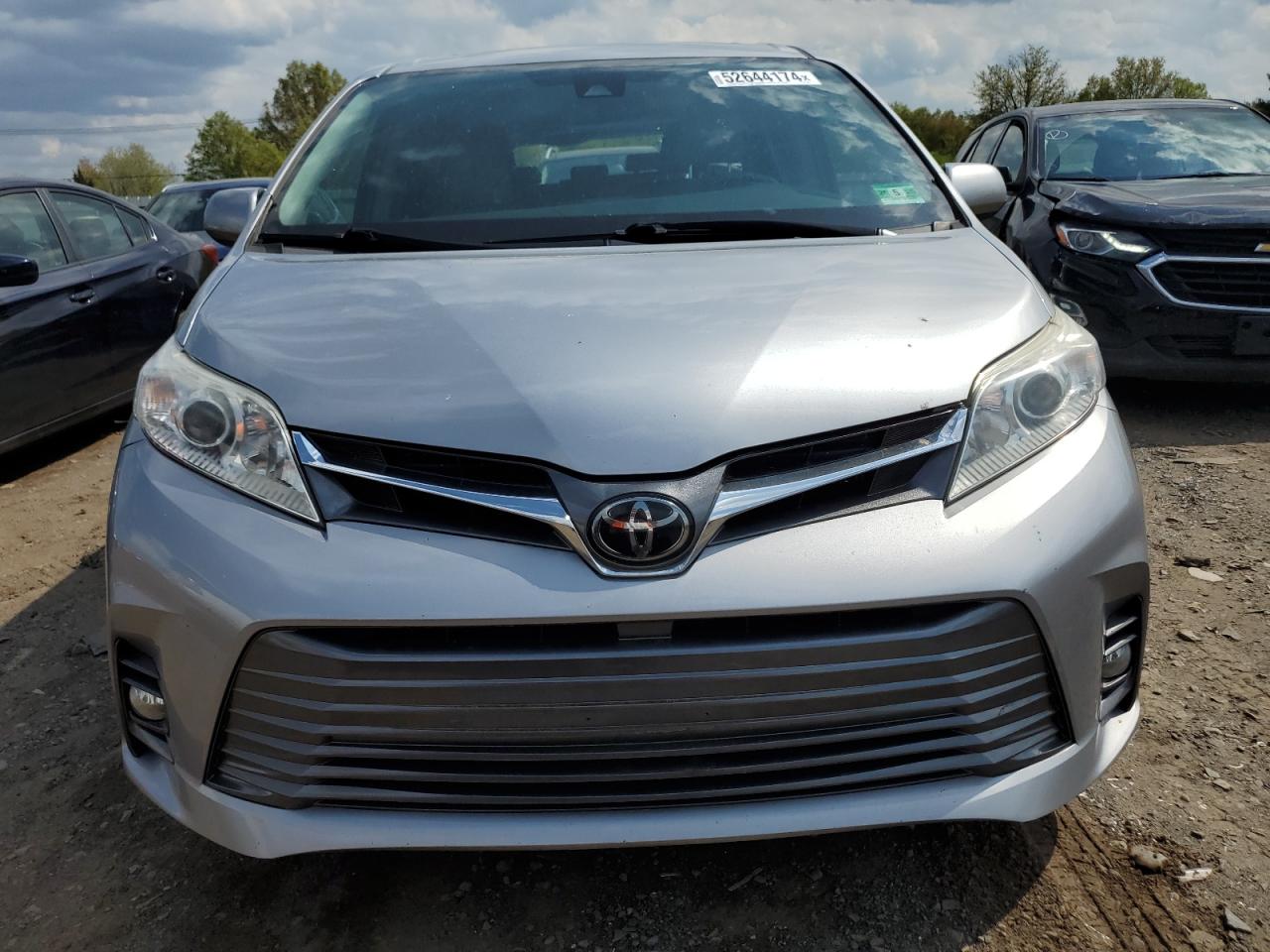 Photo 4 VIN: 5TDYZ3DC1JS930244 - TOYOTA SIENNA 