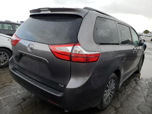 Photo 2 VIN: 5TDYZ3DC1JS936450 - TOYOTA SIENNA XLE 