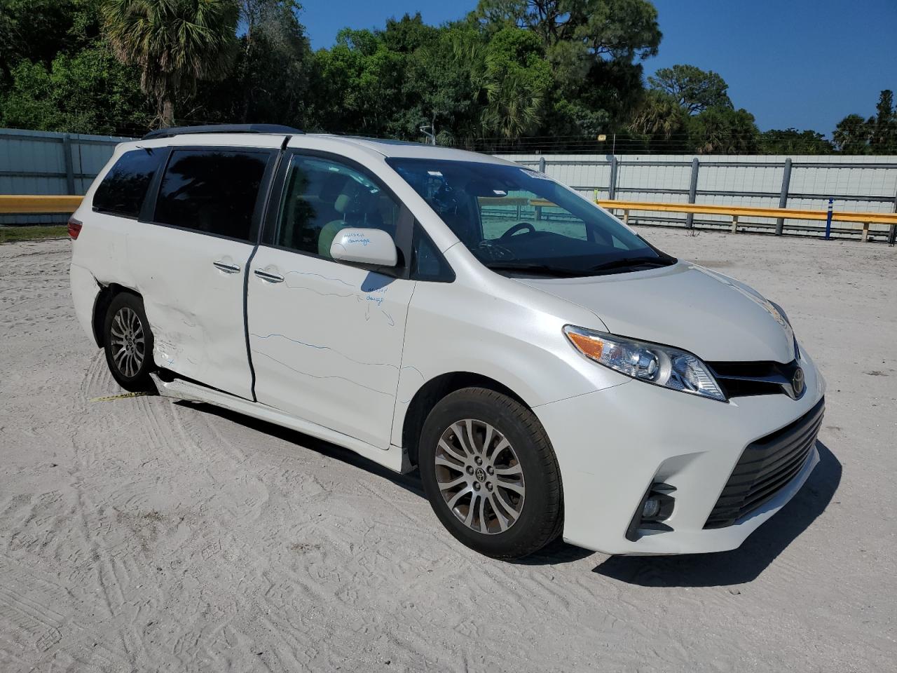 Photo 3 VIN: 5TDYZ3DC1LS059641 - TOYOTA SIENNA 