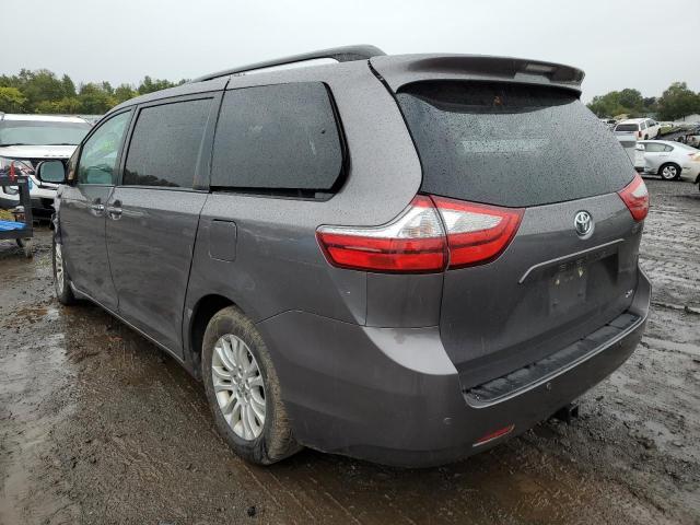 Photo 2 VIN: 5TDYZ3DC2HS779098 - TOYOTA SIENNA XLE 