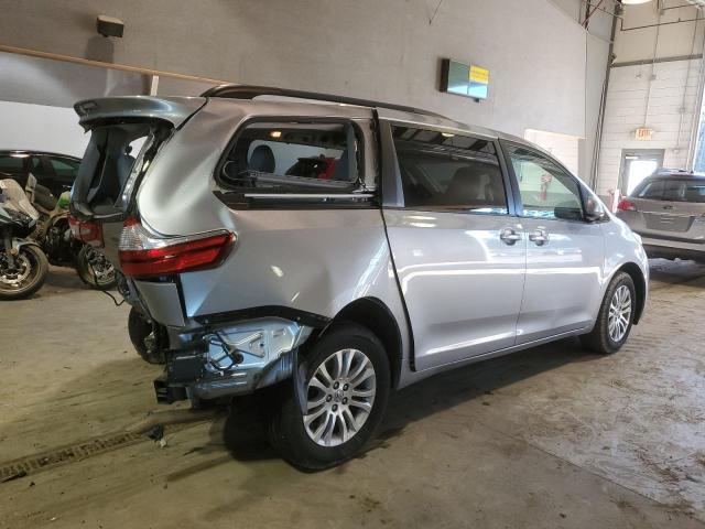 Photo 2 VIN: 5TDYZ3DC2HS781403 - TOYOTA SIENNA XLE 