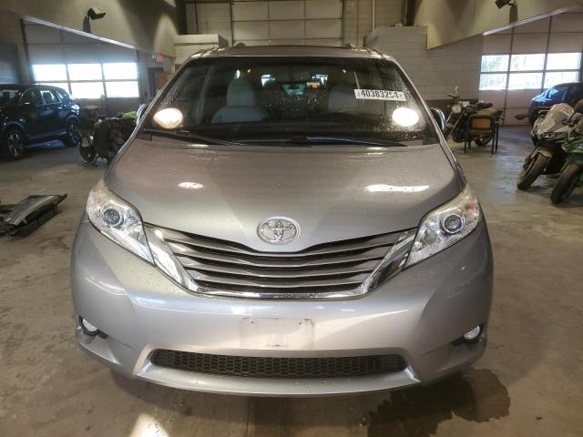 Photo 4 VIN: 5TDYZ3DC2HS781403 - TOYOTA SIENNA XLE 