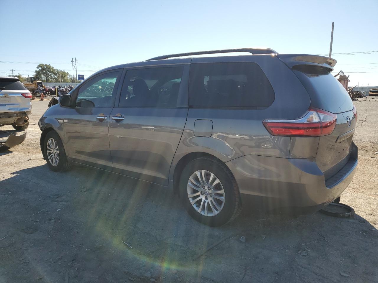 Photo 1 VIN: 5TDYZ3DC2HS789324 - TOYOTA SIENNA 