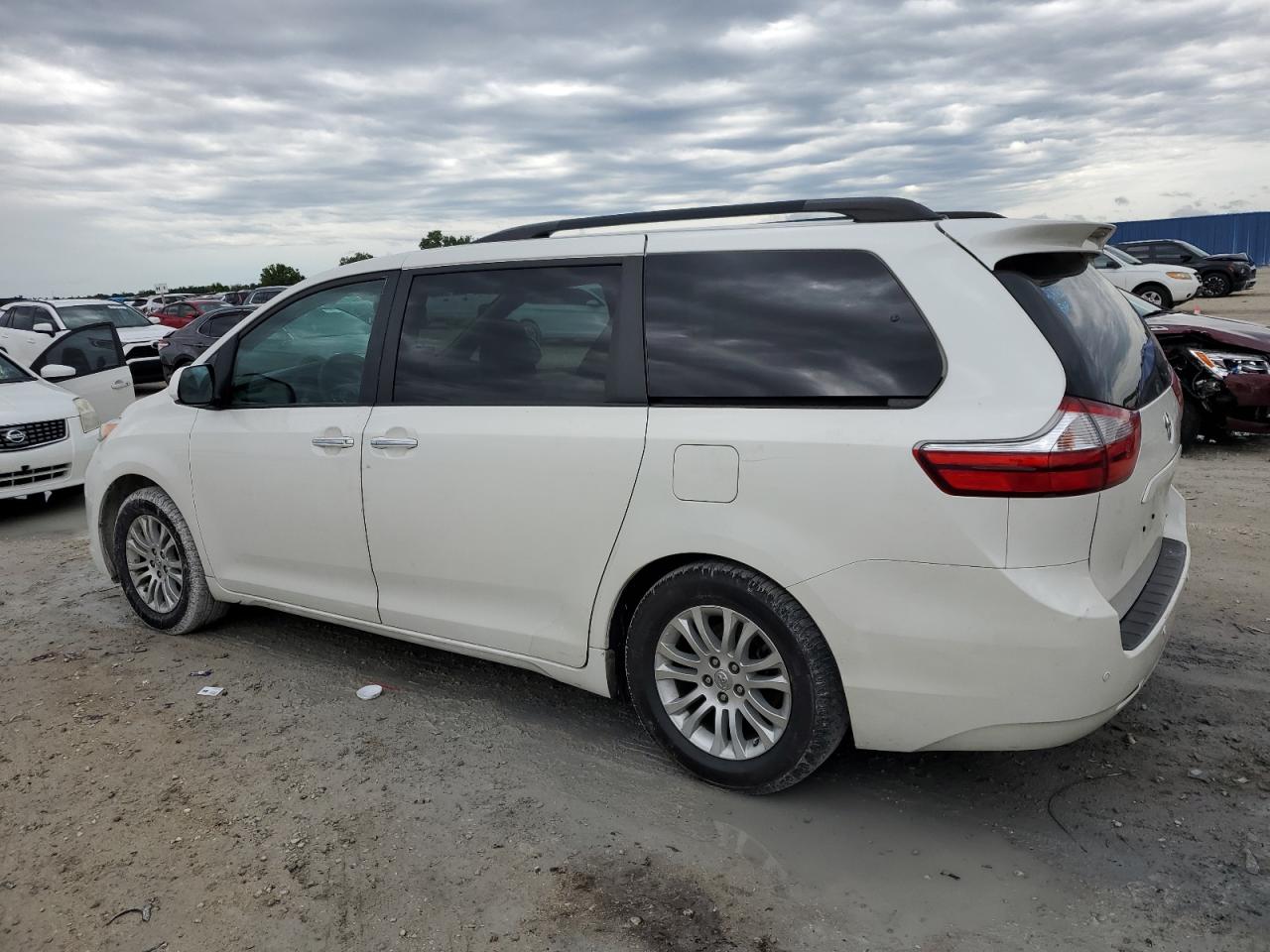 Photo 1 VIN: 5TDYZ3DC2HS803237 - TOYOTA SIENNA 