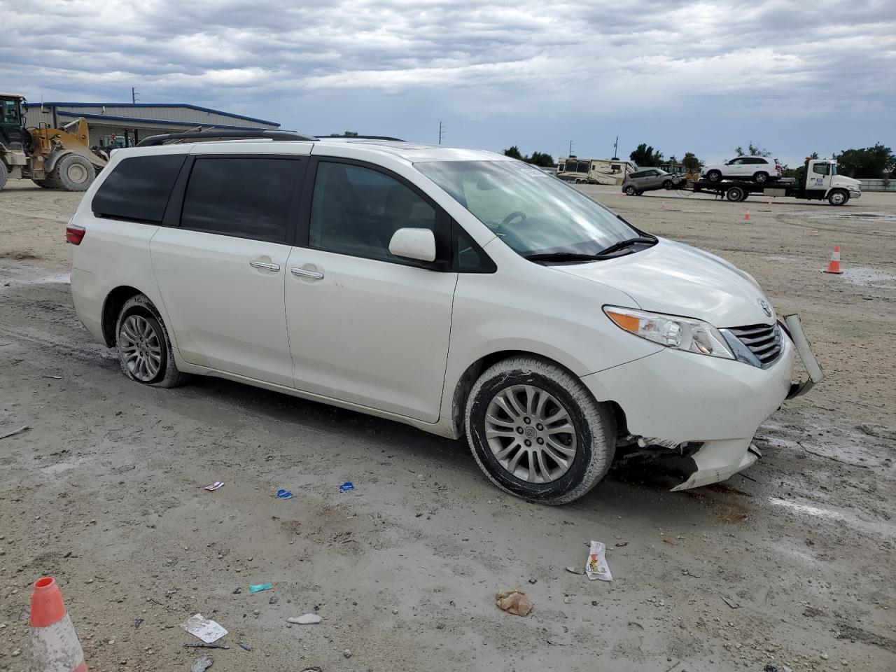 Photo 3 VIN: 5TDYZ3DC2HS803237 - TOYOTA SIENNA 