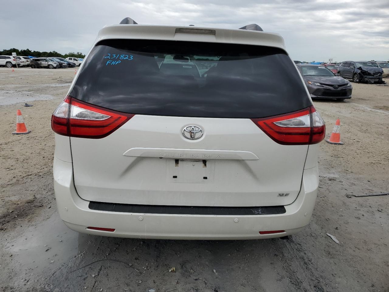 Photo 5 VIN: 5TDYZ3DC2HS803237 - TOYOTA SIENNA 