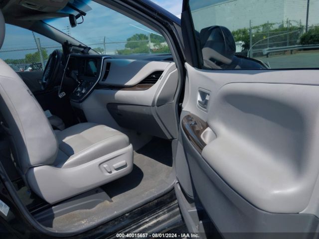 Photo 4 VIN: 5TDYZ3DC2HS805893 - TOYOTA SIENNA 