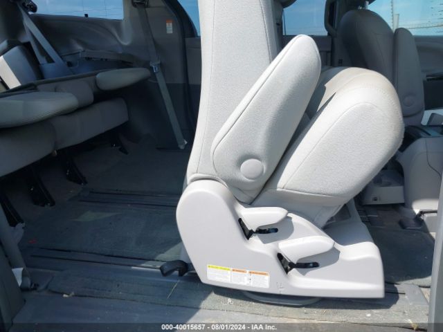 Photo 7 VIN: 5TDYZ3DC2HS805893 - TOYOTA SIENNA 