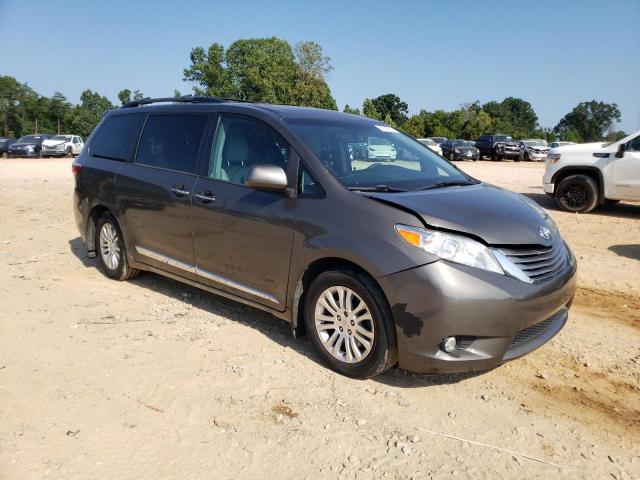 Photo 3 VIN: 5TDYZ3DC2HS814271 - TOYOTA SIENNA XLE 