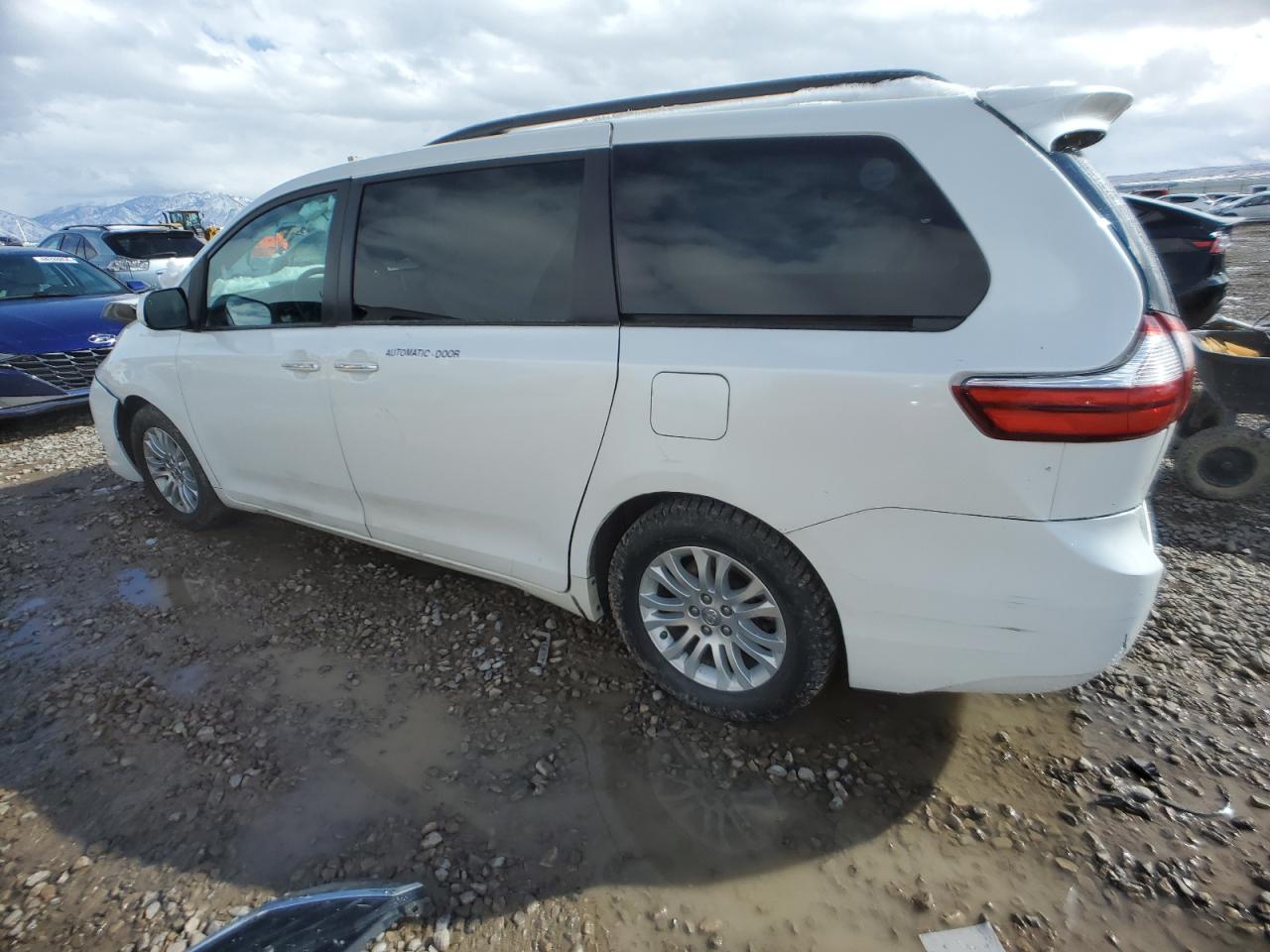 Photo 1 VIN: 5TDYZ3DC2HS821429 - TOYOTA SIENNA 