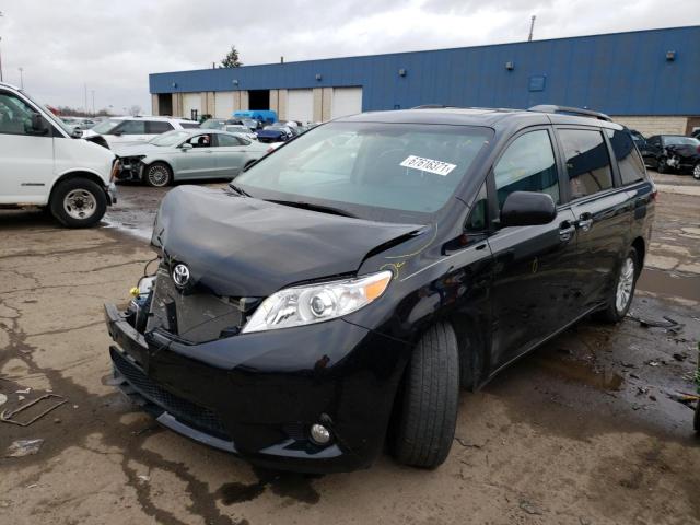 Photo 1 VIN: 5TDYZ3DC2HS826307 - TOYOTA SIENNA XLE 