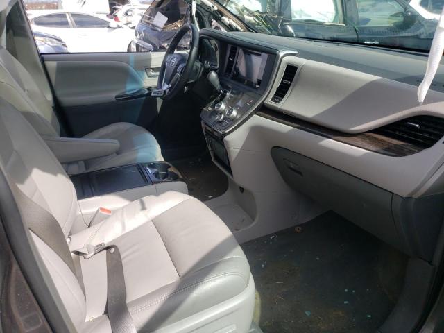 Photo 4 VIN: 5TDYZ3DC2HS851496 - TOYOTA SIENNA XLE 