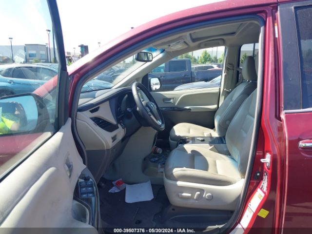 Photo 4 VIN: 5TDYZ3DC2HS853507 - TOYOTA SIENNA 