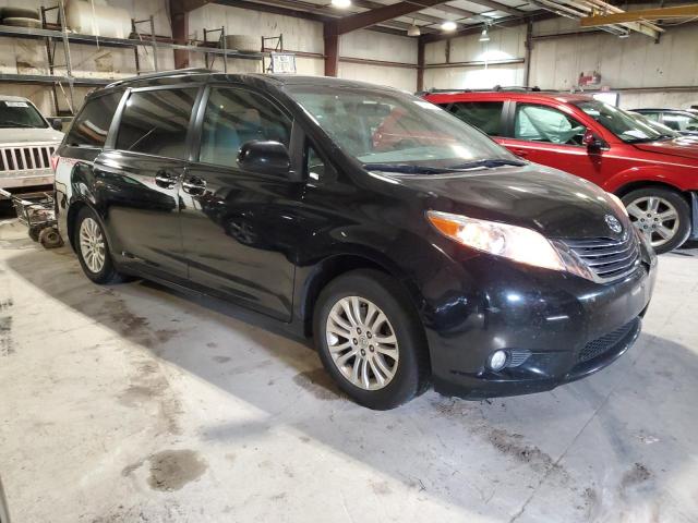 Photo 3 VIN: 5TDYZ3DC2HS853801 - TOYOTA SIENNA XLE 