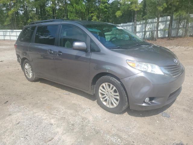 Photo 3 VIN: 5TDYZ3DC2HS870758 - TOYOTA SIENNA XLE 