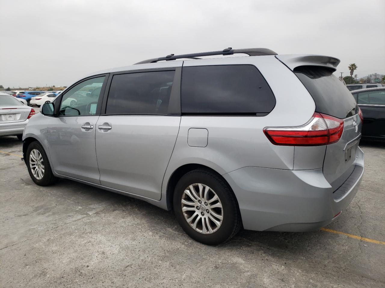 Photo 1 VIN: 5TDYZ3DC2HS874373 - TOYOTA SIENNA 