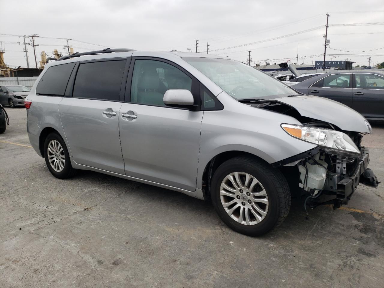 Photo 3 VIN: 5TDYZ3DC2HS874373 - TOYOTA SIENNA 