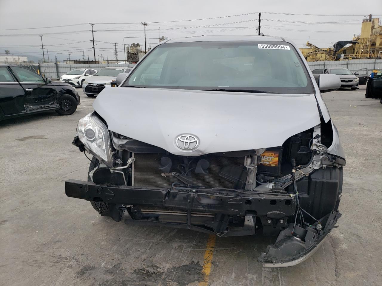 Photo 4 VIN: 5TDYZ3DC2HS874373 - TOYOTA SIENNA 