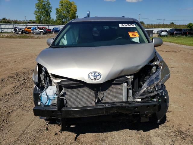 Photo 4 VIN: 5TDYZ3DC2HS883767 - TOYOTA SIENNA XLE 