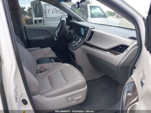 Photo 4 VIN: 5TDYZ3DC2HS894915 - TOYOTA SIENNA 