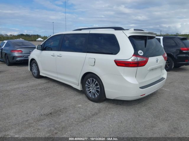 Photo 2 VIN: 5TDYZ3DC2JS912285 - TOYOTA SIENNA 