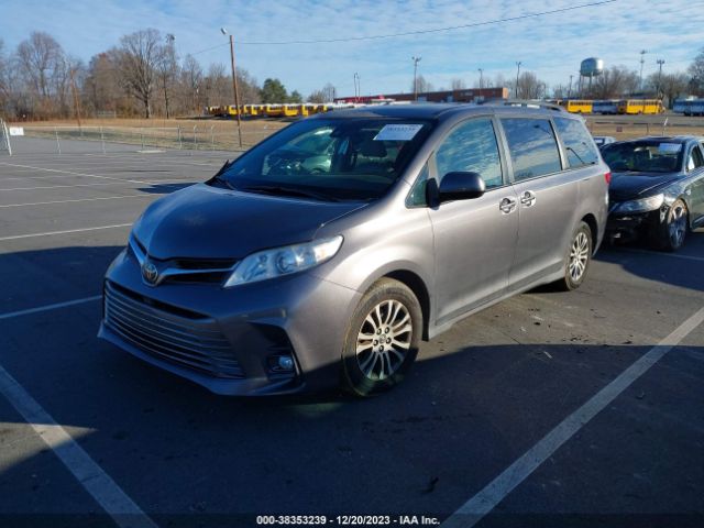 Photo 1 VIN: 5TDYZ3DC2JS913193 - TOYOTA SIENNA 