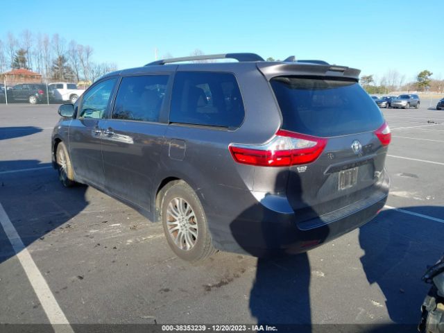 Photo 2 VIN: 5TDYZ3DC2JS913193 - TOYOTA SIENNA 